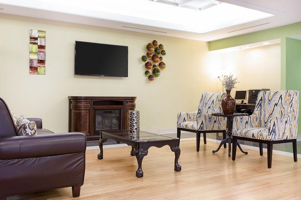 Quality Inn & Suites Near Six Flags - Austell Bagian luar foto