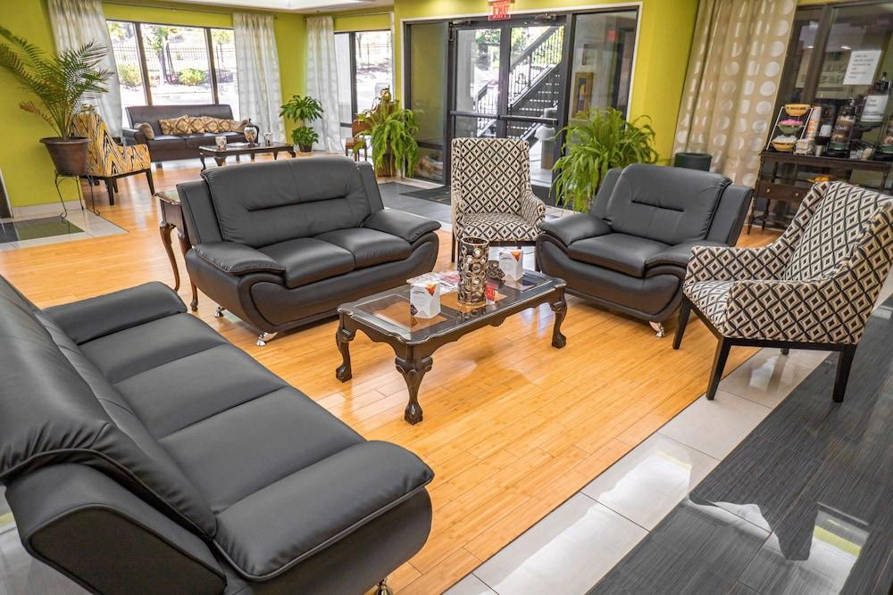 Quality Inn & Suites Near Six Flags - Austell Bagian luar foto
