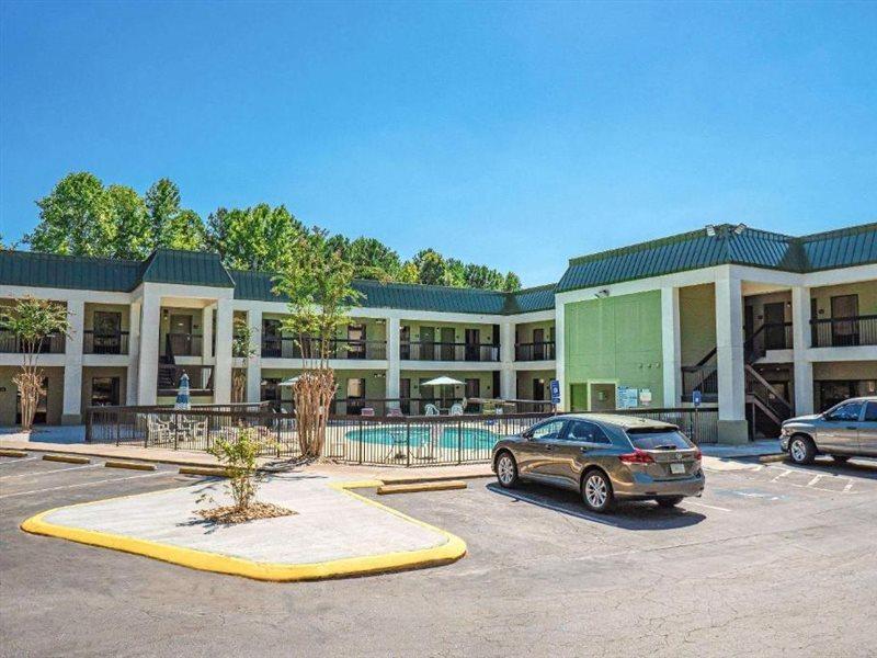 Quality Inn & Suites Near Six Flags - Austell Bagian luar foto