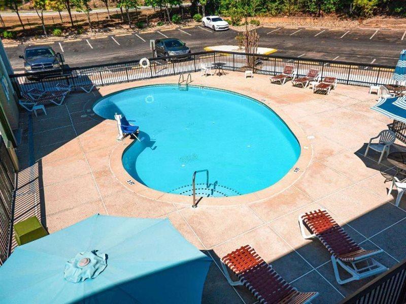 Quality Inn & Suites Near Six Flags - Austell Bagian luar foto