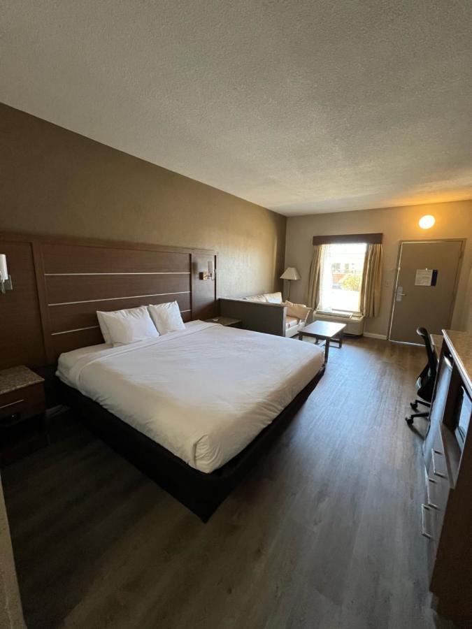 Quality Inn & Suites Near Six Flags - Austell Bagian luar foto