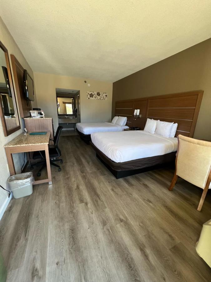 Quality Inn & Suites Near Six Flags - Austell Bagian luar foto