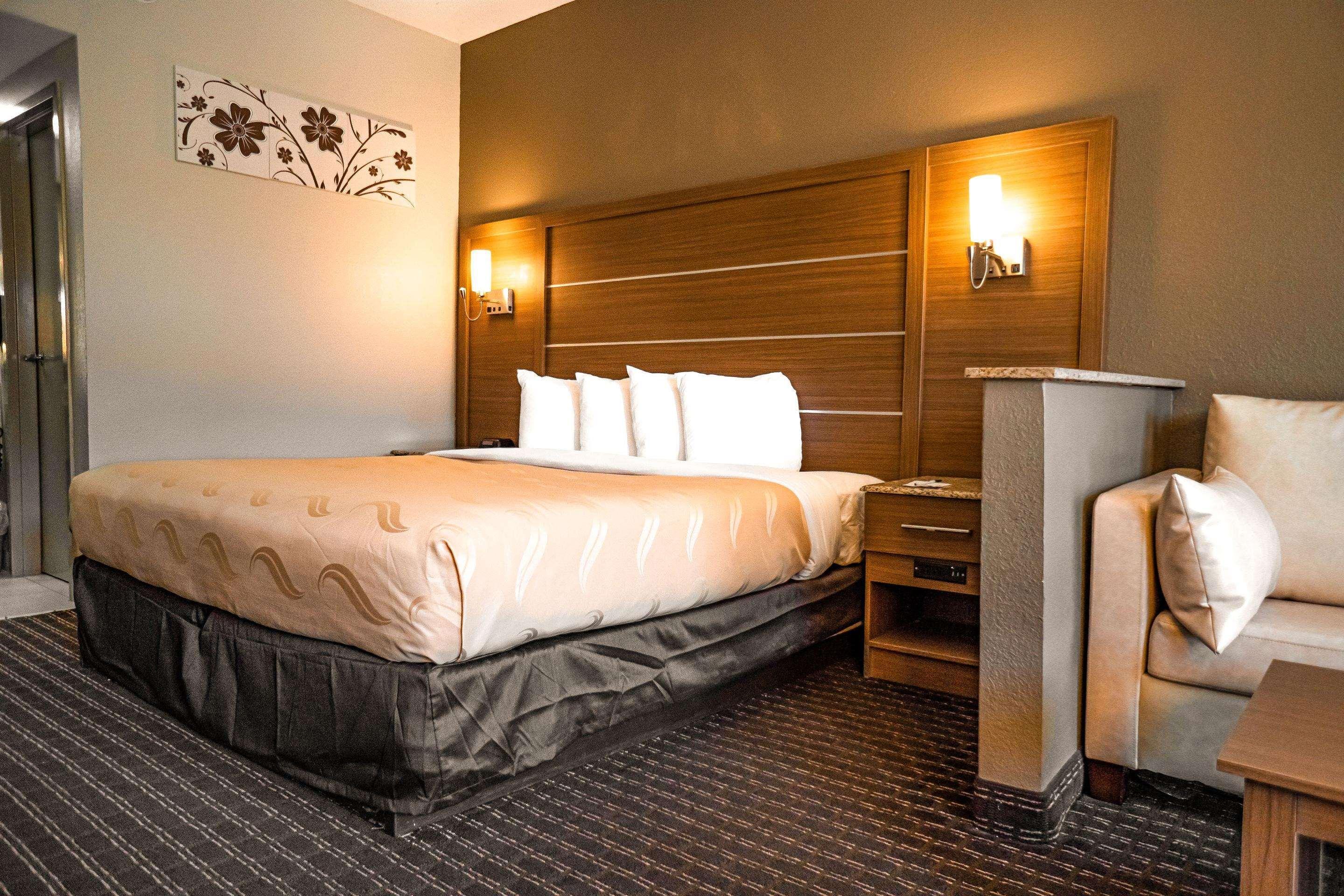 Quality Inn & Suites Near Six Flags - Austell Bagian luar foto