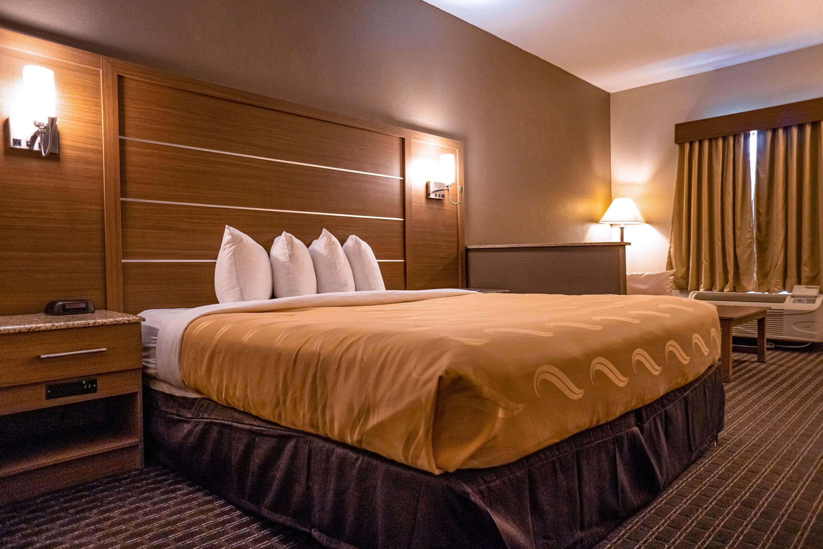 Quality Inn & Suites Near Six Flags - Austell Bagian luar foto
