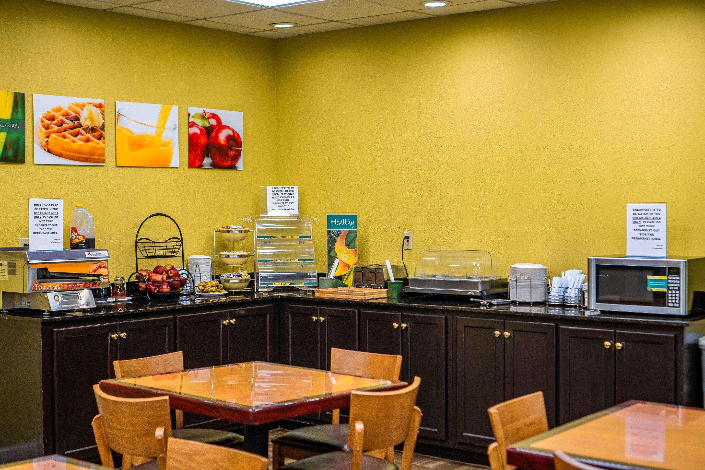 Quality Inn & Suites Near Six Flags - Austell Bagian luar foto