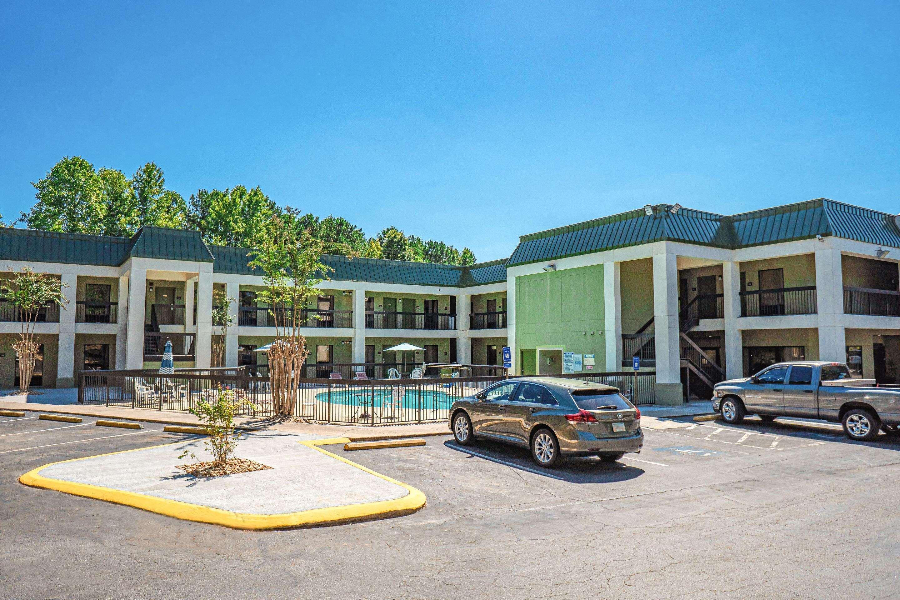 Quality Inn & Suites Near Six Flags - Austell Bagian luar foto