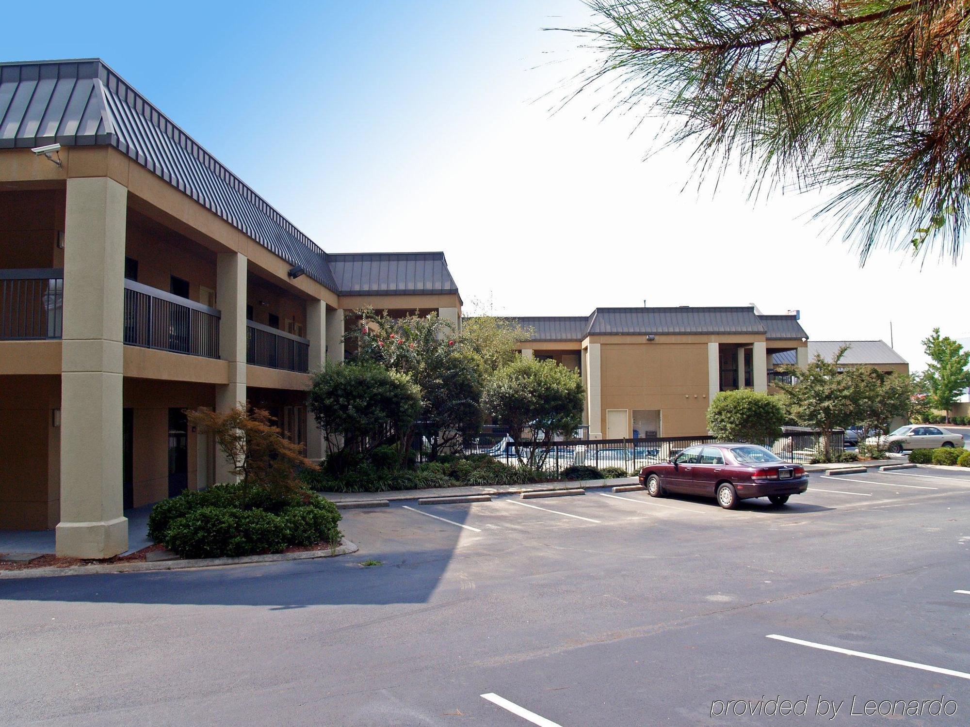 Quality Inn & Suites Near Six Flags - Austell Bagian luar foto