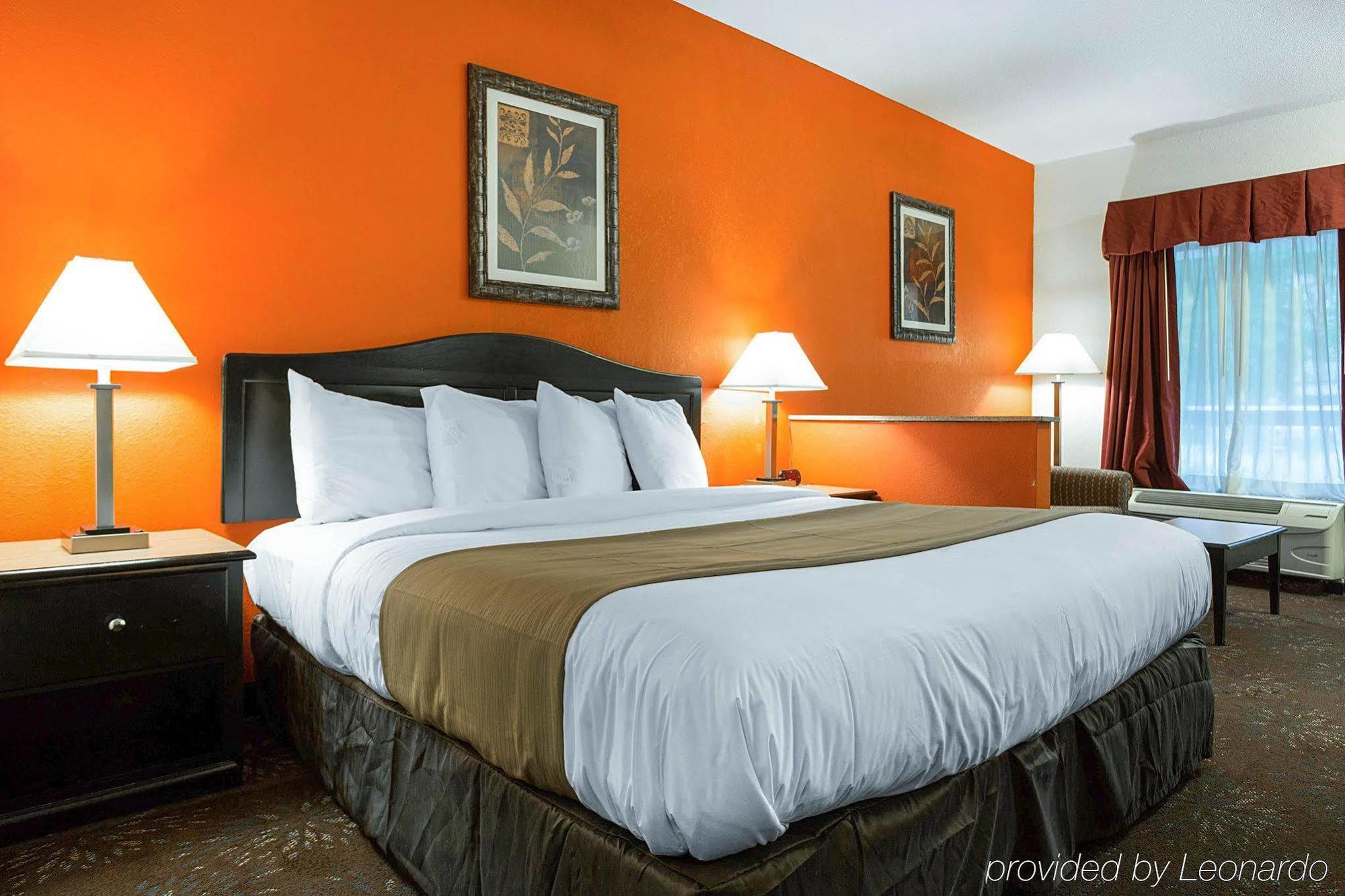 Quality Inn & Suites Near Six Flags - Austell Bagian luar foto