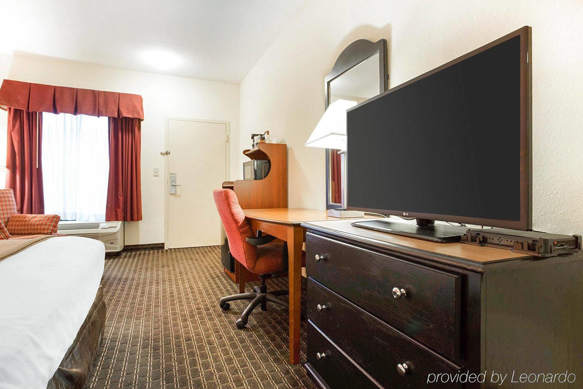 Quality Inn & Suites Near Six Flags - Austell Bagian luar foto