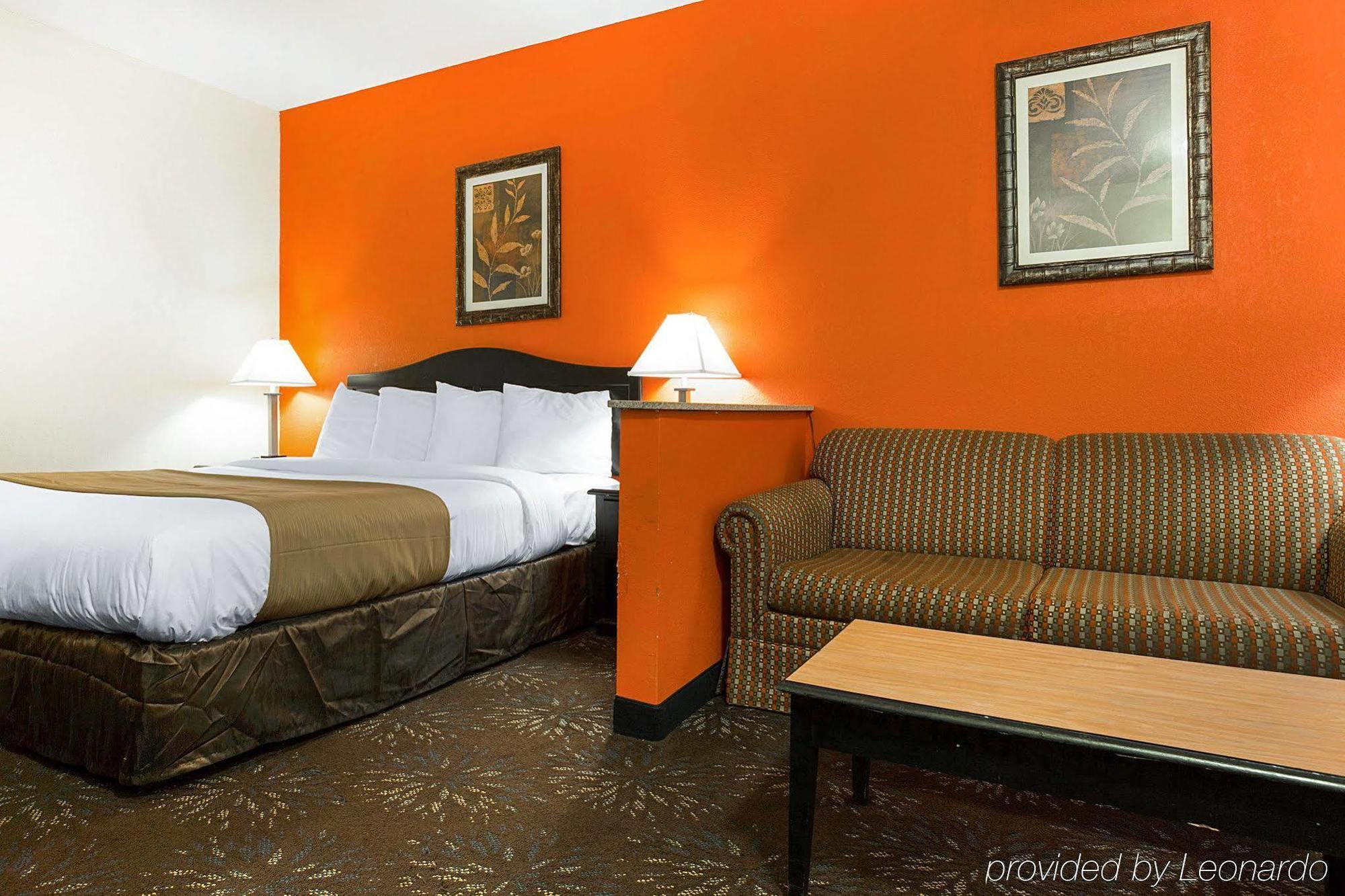 Quality Inn & Suites Near Six Flags - Austell Bagian luar foto