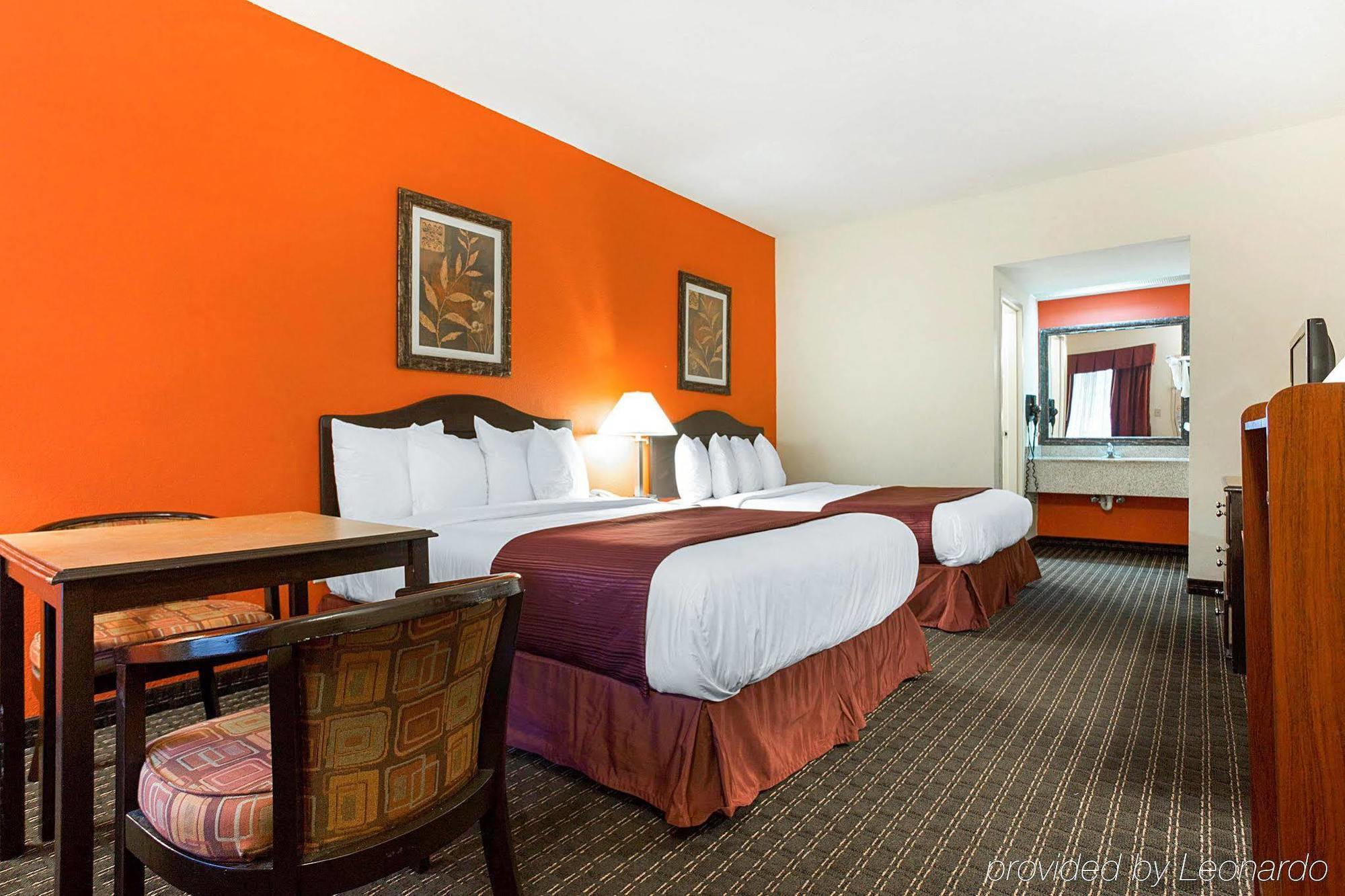 Quality Inn & Suites Near Six Flags - Austell Bagian luar foto