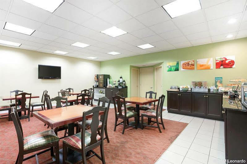 Quality Inn & Suites Near Six Flags - Austell Bagian luar foto